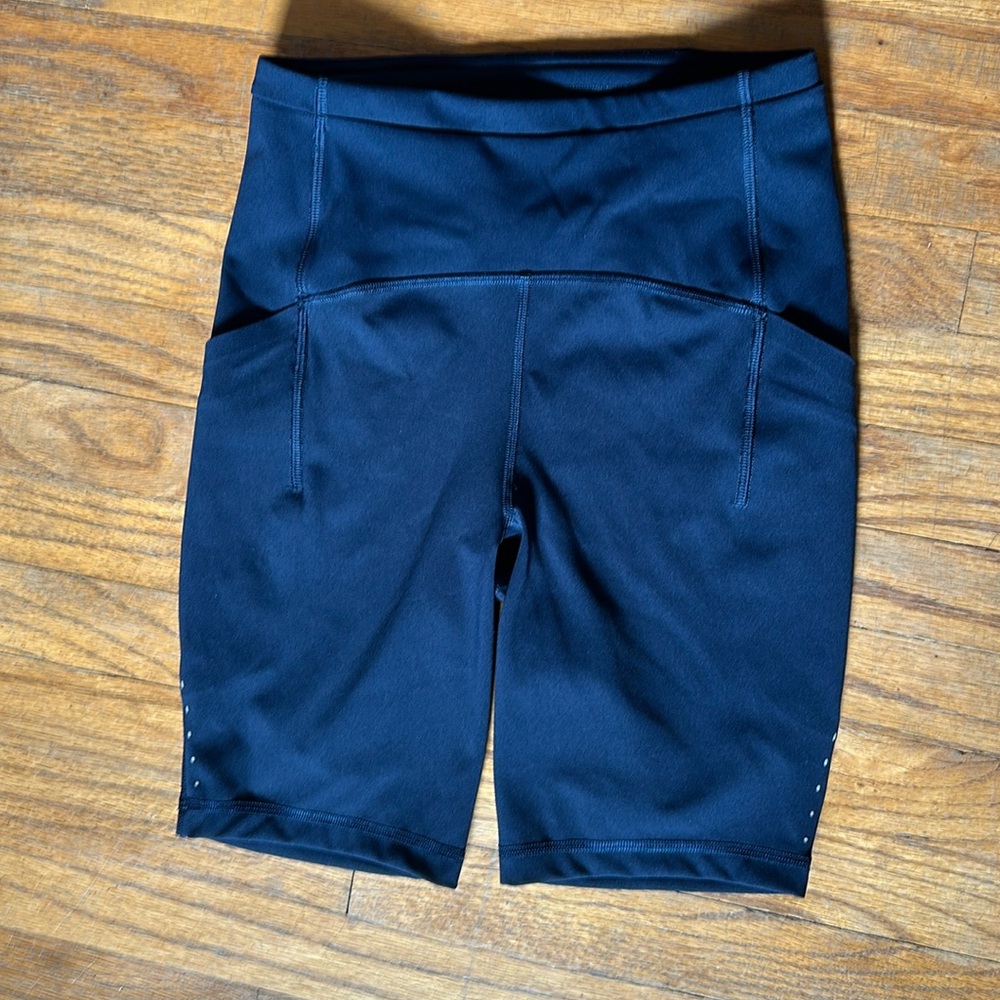 Lululemon 💙✨ navy blue size 4 NWOT Swift Speed HR Shorts 8”
